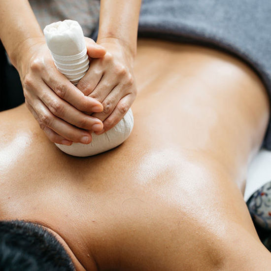 Bild von Kräuterstempel-Massage 80 Min.